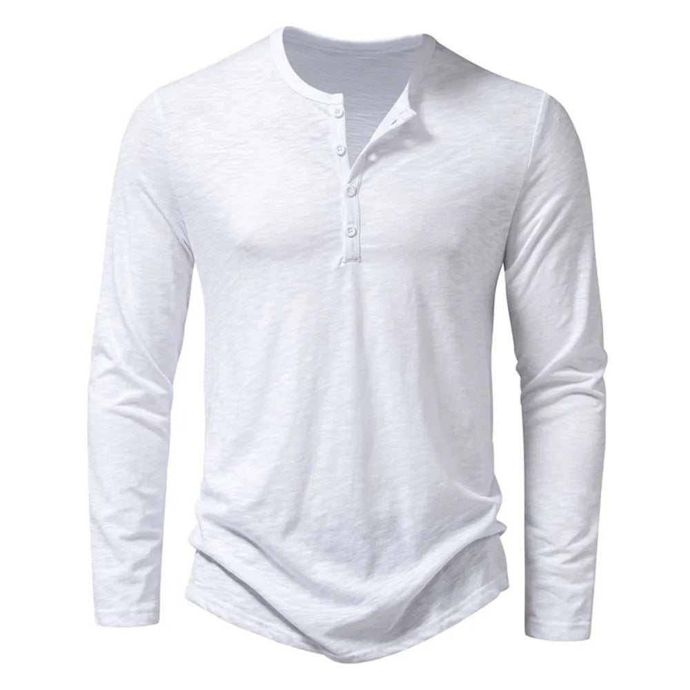 Hvid henley-skjorte med lange ærmer og lukning med hvide knapper, set forfra. 9