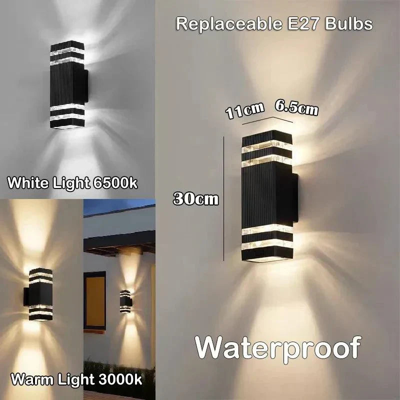 Længere firkantet lampe med flere striber og mål, vist i hvidt og varmt lys, med udskiftelig E27-pære. 8