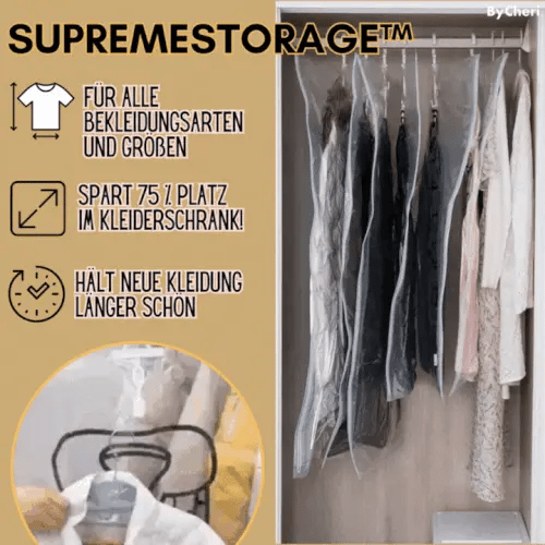 Åben garderobe med flere gennemsigtige hængende vakuumposer fyldt med tøj ved siden af almindeligt ophængt tøj, med en lille detalje af en pose nederst. 1