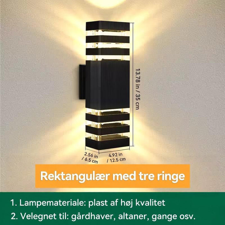 Rektangulær væglampe med tre lysbånd i hver ende, vist med målangivelser for højde, bredde og dybde 18