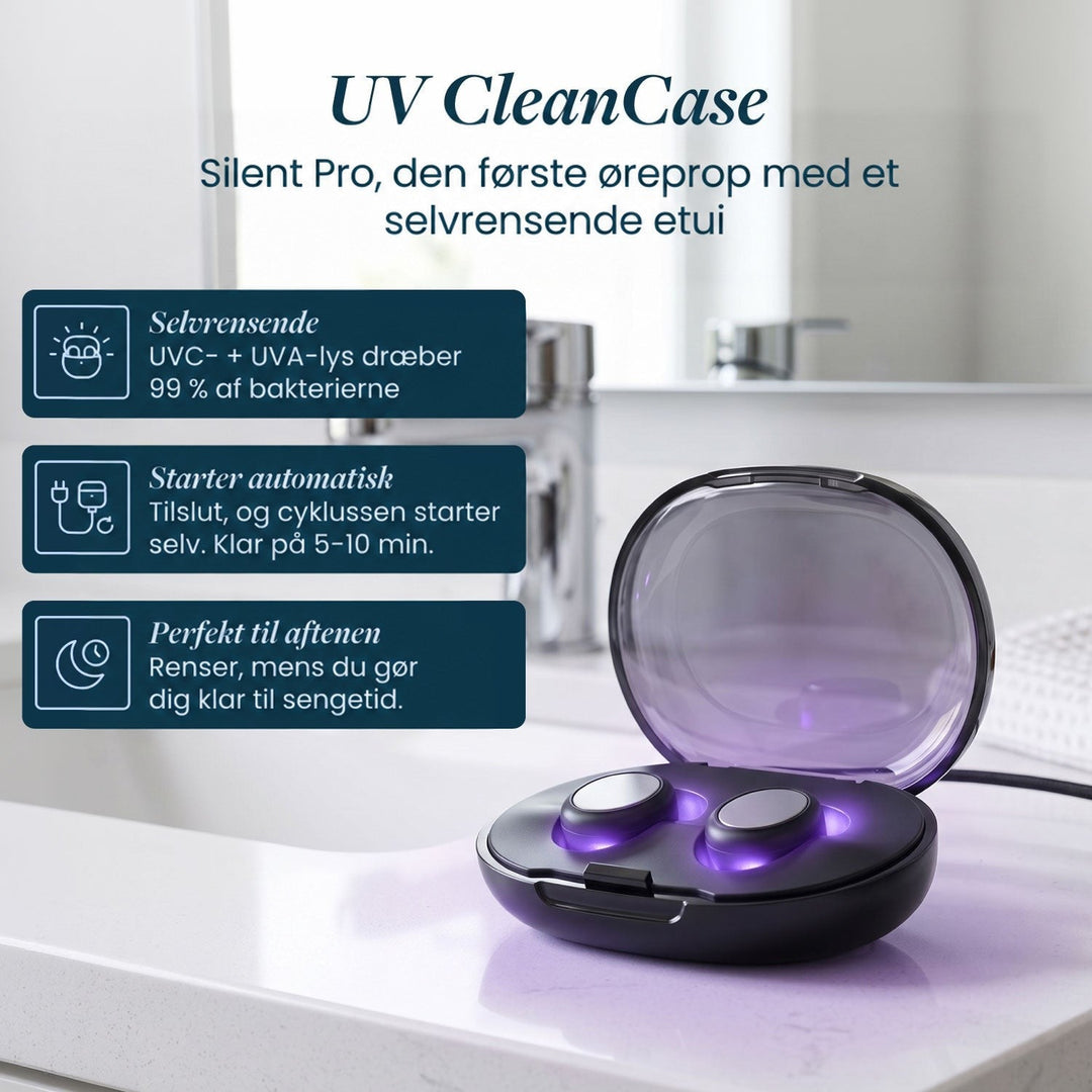 Etuiet lyser violet med to ørepropper i, placeret på en badeværelsesbordplade ved en vandhane, med tekstbokse om rengøring. 4