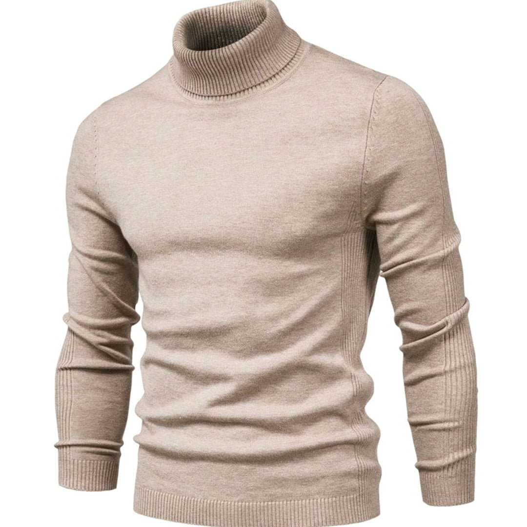 Beige striktrøje med rullekrave og ribstrikkede detaljer på ærmer og kant, vist forfra 6