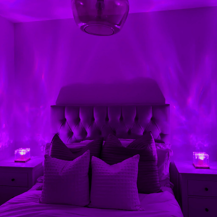 Samme soveværelse med lamperne i lilla og pink, så væg og loft er fyldt af blødt violet bølgelys. 3