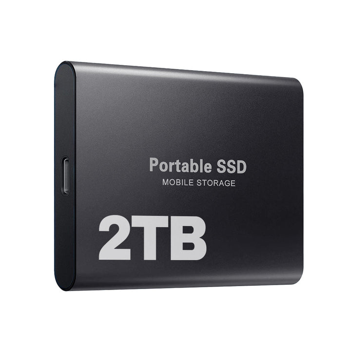 Sort ekstern SSD set på skrå med USB-C-port i siden og 2 TB-markering på forsiden. 6