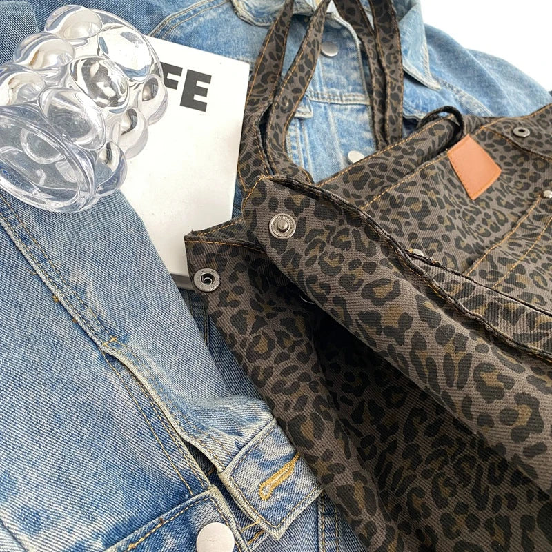Oversized skuldertaske i lærred med leopardprint - lilla